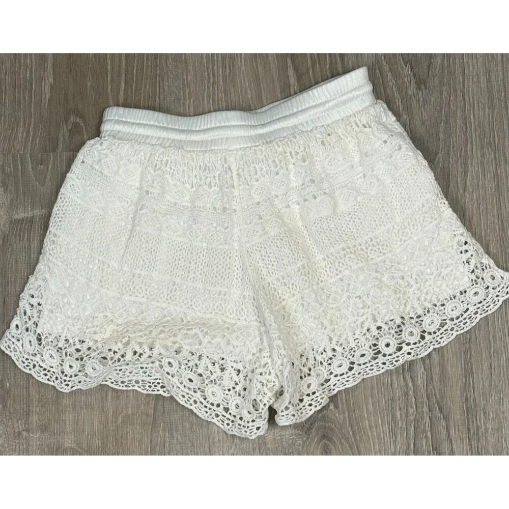 N/A white crochet